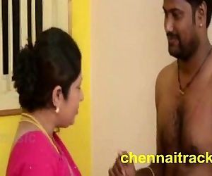 Tamil Aunty Seducing..